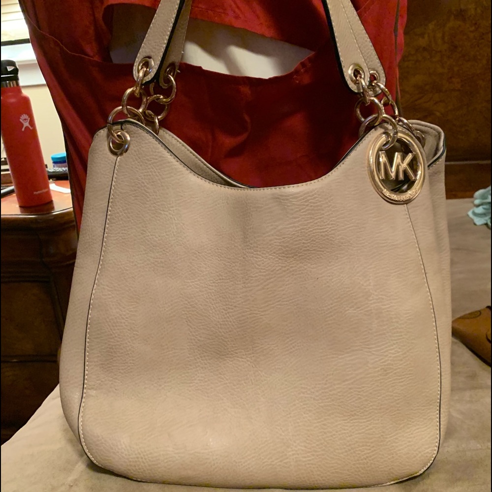 Creme shoulder bag